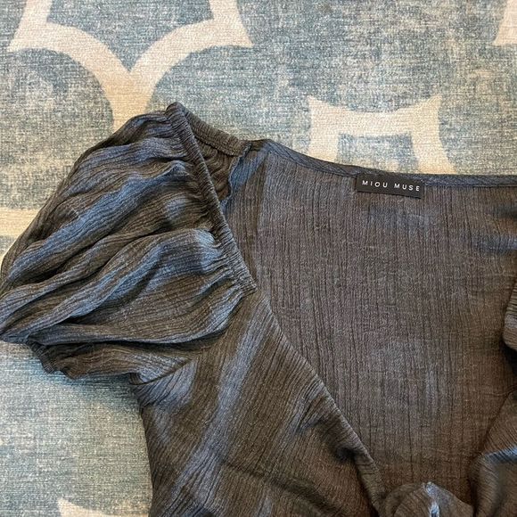 NWT. Tie front crop top. Charcoal color. Size small. - Picture 4 of 10